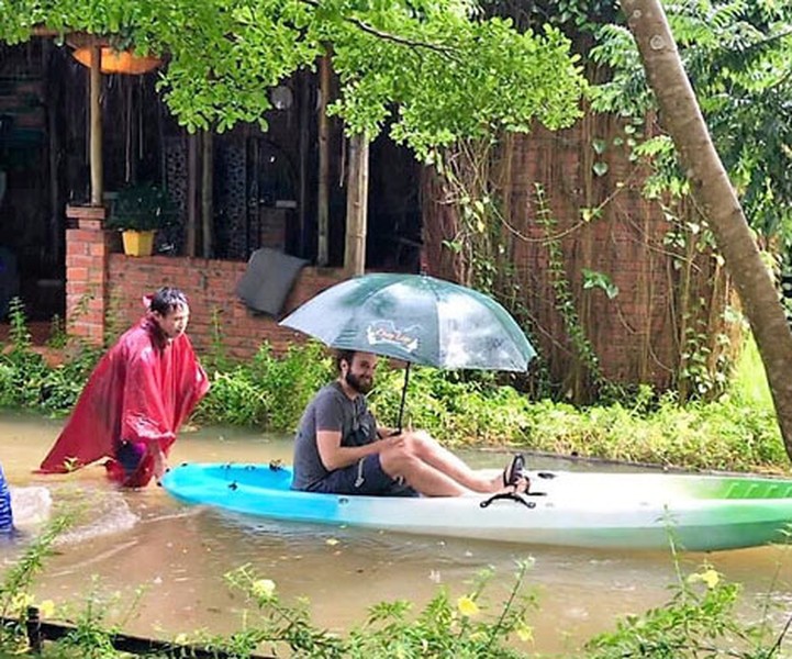 [ẢNH] Cuộc sống người dân Quảng Bình ảnh hưởng nặng nề do mưa lũ kéo dài